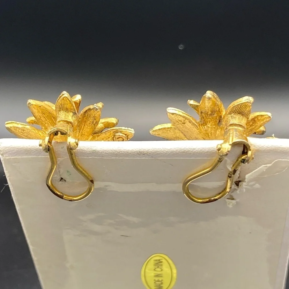B S K Gold Starburst Earrings vintage Cameo clasp